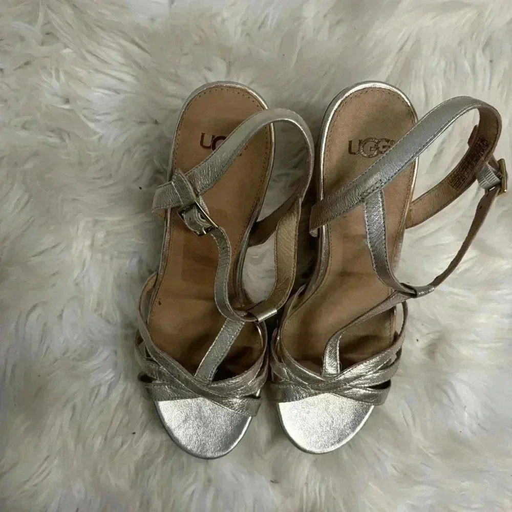 Ugg champagne gold Melissa metallic t strap wedges sz 10